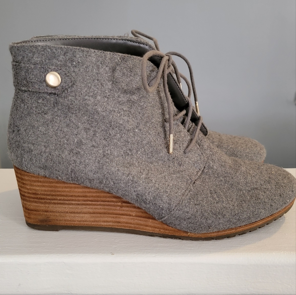 Dr. Scholl's wool booties, size 9